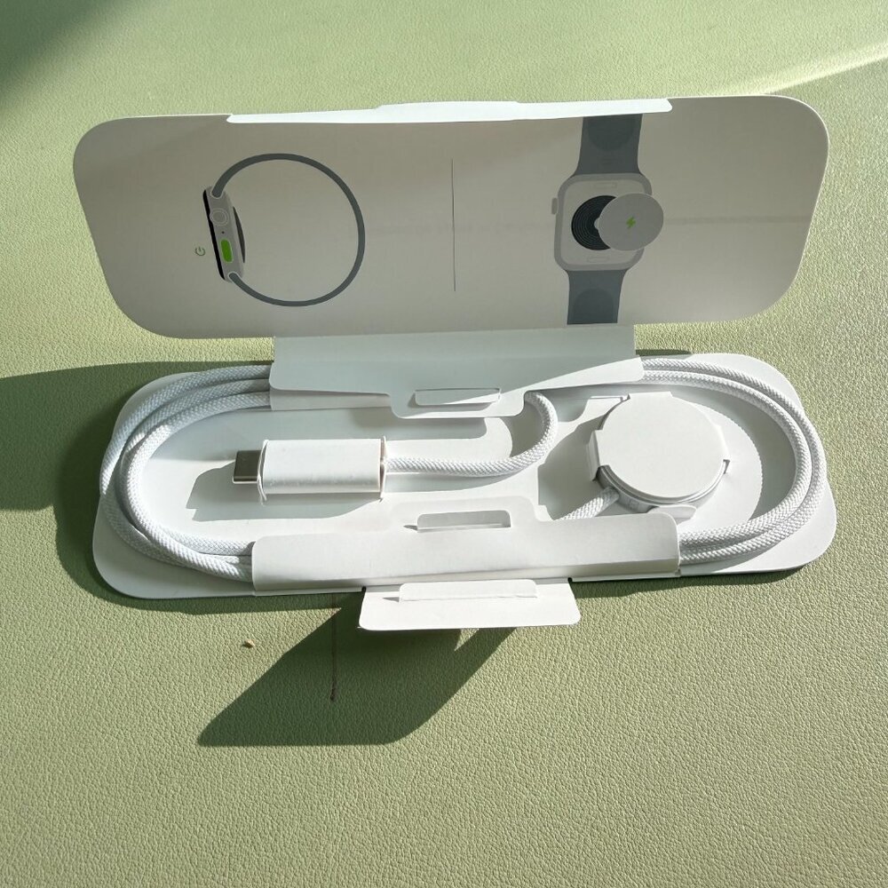 Apple Watch Magnetic Fast Charger to USB-C Cable (1 m) - Picture 2 of 3